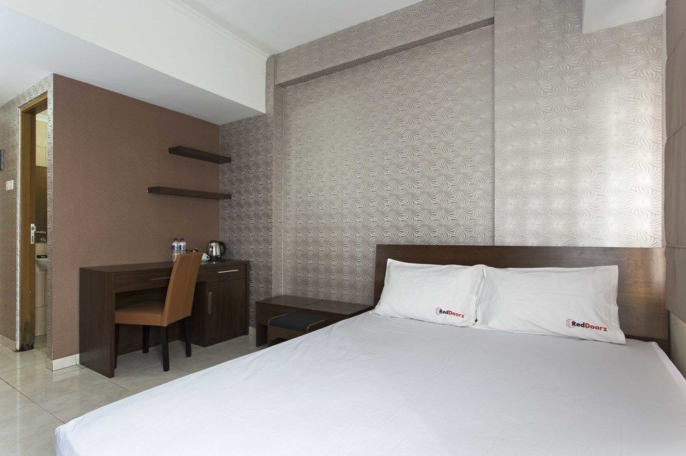 Reddoorz Apartment @ Margonda Residence Depok Exterior photo