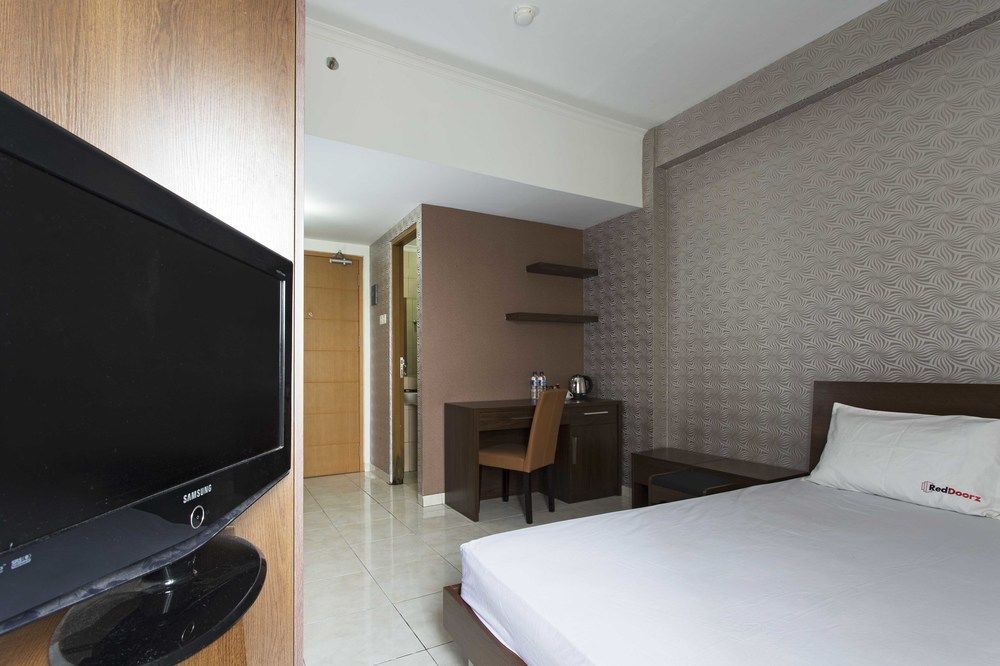 Reddoorz Apartment @ Margonda Residence Depok Exterior photo