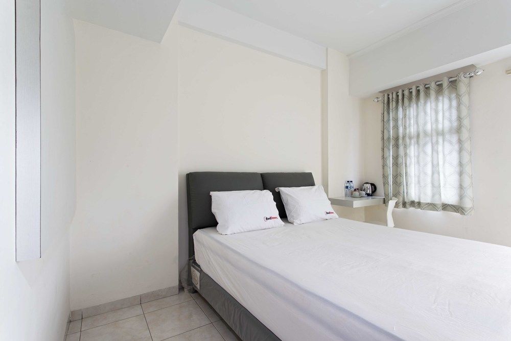 Reddoorz Apartment @ Margonda Residence Depok Exterior photo