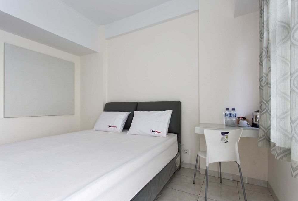 Reddoorz Apartment @ Margonda Residence Depok Exterior photo