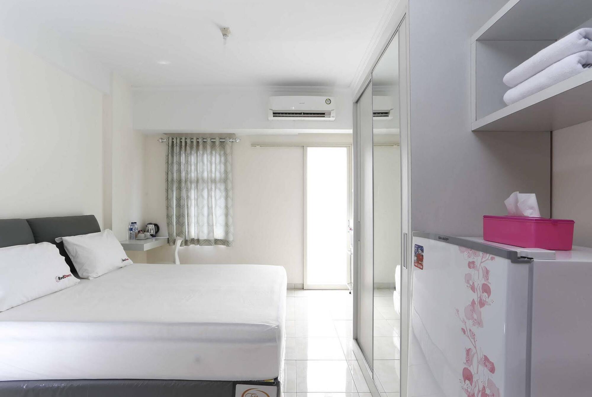 Reddoorz Apartment @ Margonda Residence Depok Exterior photo