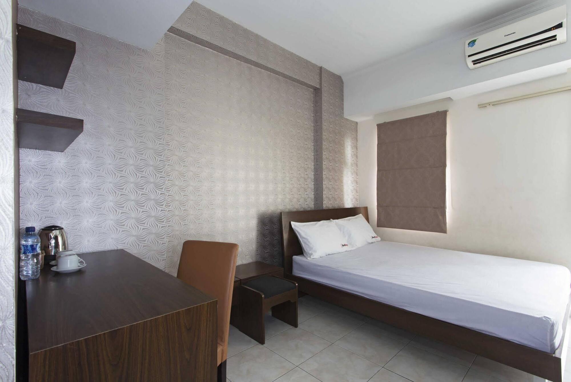 Reddoorz Apartment @ Margonda Residence Depok Exterior photo